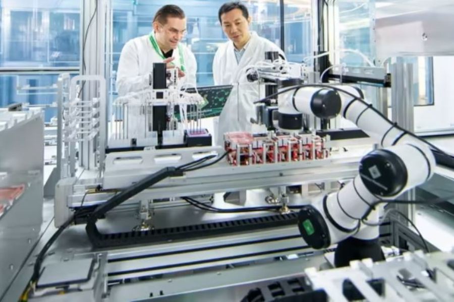 Buồng cân LAF trong nhà máy công nghệ sinh học: Nguyên lý hoạt động và ứng dụng thực tế