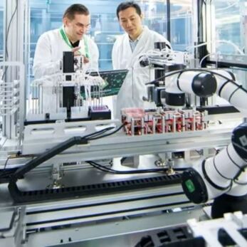 Buồng cân LAF trong nhà máy công nghệ sinh học: Nguyên lý hoạt động và ứng dụng thực tế