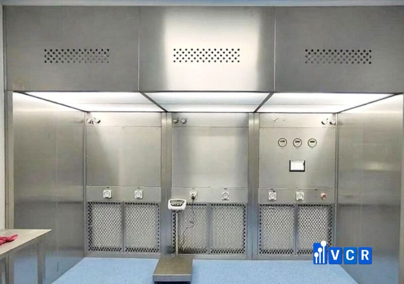 Bộ lọc HEPA ảnh hưởng đến lưu lượng Dispensing Booth ra sao?